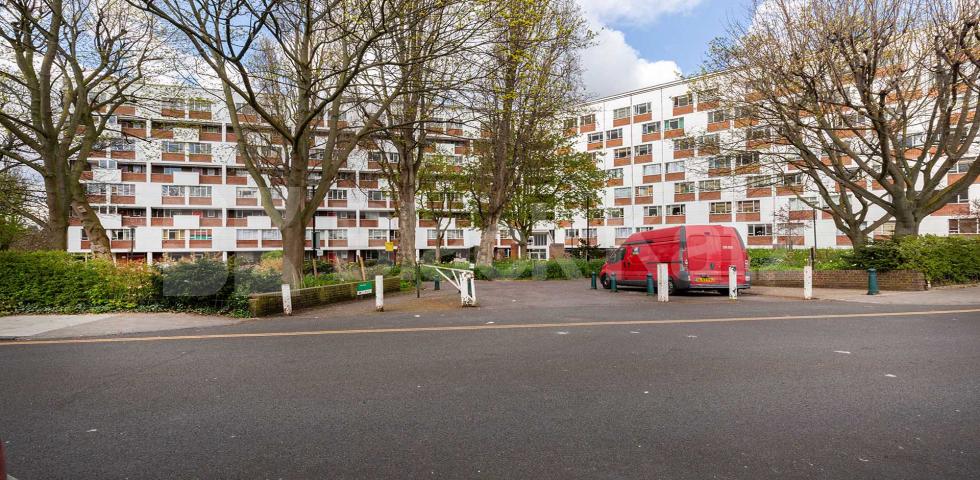 			NEW INSTRUCTION & GOOD FOR SHARERS!, 1 Bedroom, 1 bath, 1 reception Flat			 Cruikshank Street, KINGS CROSS